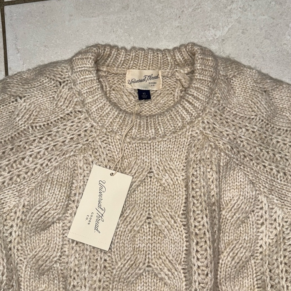 NEW Universal Thread Cable Knitted Cropped Sweater - Picture 2 of 3